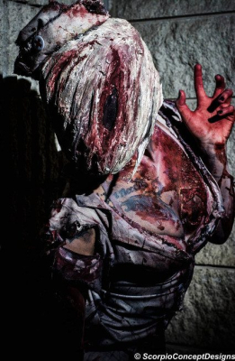 Жуткий косплей медсестры из Silent Hill