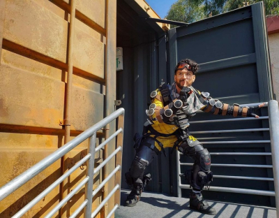 Лучший косплей Миража из Apex Legends