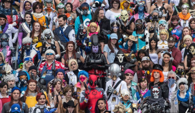 Целая толпа косплейщиков по Overwatch