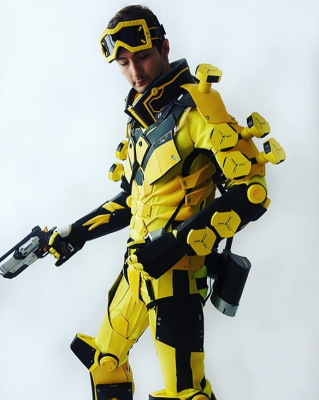 Лучший косплей Миража из Apex Legends