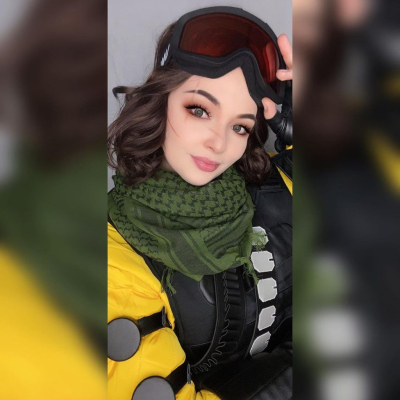 Лучший косплей Миража из Apex Legends