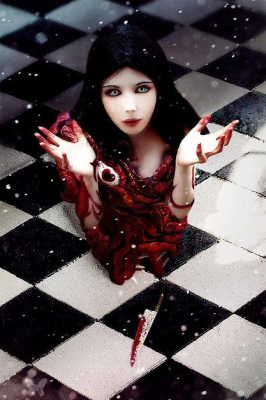 Потрясающе-ужасающий косплей Fleshmaiden из игры Alice: Madness Returns