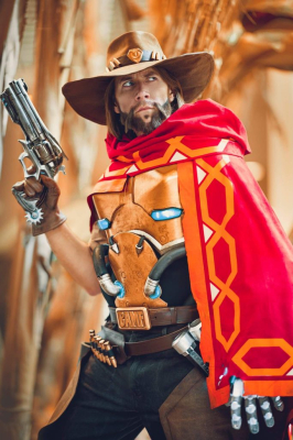 Актер озвучки Overwatch Мэтью Мерсер косплеит Маккри и делает это очень круто Актер озвучки Overwatch Мэтью Мерсер косплеит Маккри и делает это очень круто