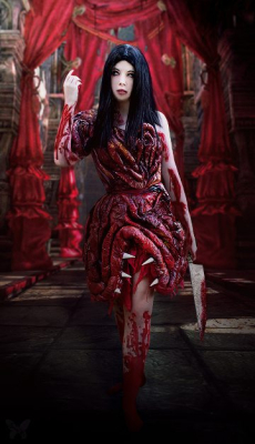 Потрясающе-ужасающий косплей Fleshmaiden из игры Alice: Madness Returns