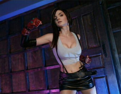Косплей Тифы Локхарт из ремейка Final Fantasy VII, который поднимается на новый уровень