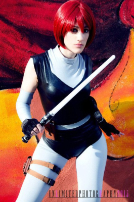 Кризис предотвращён с этим косплеем Регины из Dino Crisis