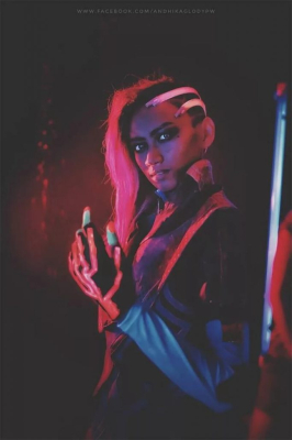 Светящийся в темноте косплей