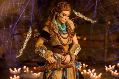 Косплей охотницы на роботов Элой из Horizon Zero Dawn Косплей охотницы на роботов Элой из Horizon Zero Dawn