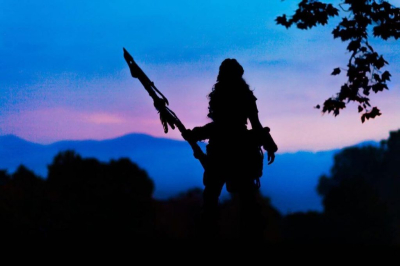 Косплей охотницы на роботов Элой из Horizon Zero Dawn Косплей охотницы на роботов Элой из Horizon Zero Dawn