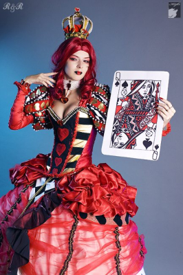 Косплей Червонной королевы заставит вас потерять голову