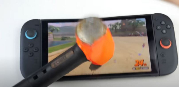 
                Видео, которое делает больно. Блогер проверил Switch 2 на прочность с помощью молотка
            