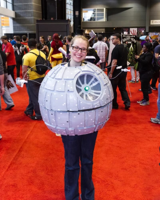 Косплееры изображают технику из Star Wars