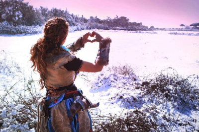 Косплей охотницы на роботов Элой из Horizon Zero Dawn Косплей охотницы на роботов Элой из Horizon Zero Dawn