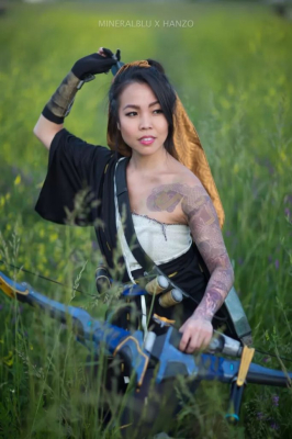 Большая косплейная вечеринка в бассейне