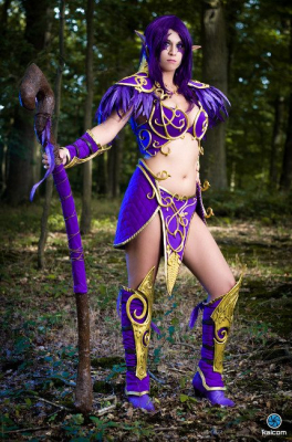 Победа в её руках: мистический косплей ночного эльфа-друида из Warcraft