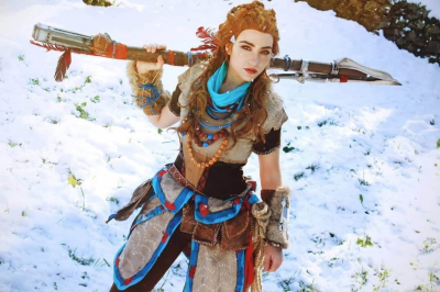 Косплей охотницы на роботов Элой из Horizon Zero Dawn Косплей охотницы на роботов Элой из Horizon Zero Dawn
