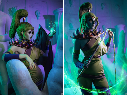 Мстительная сестра-фурия: фанатка показала косплей Тисифоны из рогалика Hades