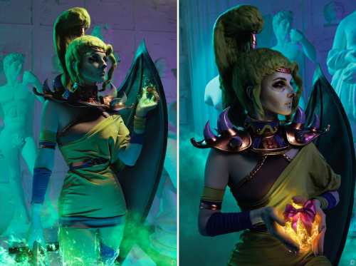 Мстительная сестра-фурия: фанатка показала косплей Тисифоны из рогалика Hades