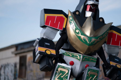 Косплей «Могучих Рейнджеров» пришел крушить города Косплей «Могучих Рейнджеров» пришел крушить города