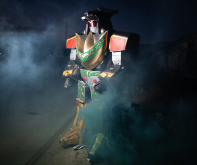 Косплей «Могучих Рейнджеров» пришел крушить города Косплей «Могучих Рейнджеров» пришел крушить города