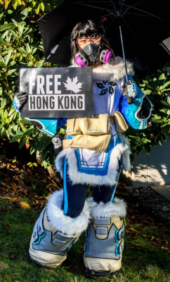 Неизбежный косплей Мей из Overwatch в поддержку Гонконга