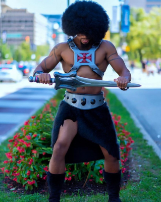 Властью Серого Черепа, Он Обладает Силой