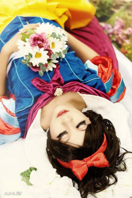 Косплей дня: очаровательная пара из «Белоснежки» Косплей дня: очаровательная пара из «Белоснежки»