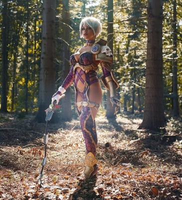 Косплеер Soul Calibur выглядит так же шикарно и беспощадно как и культовая Ivy Valentine