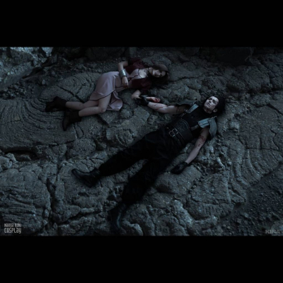 Невероятный косплей Аэрис и Зака из Final Fantasy VII