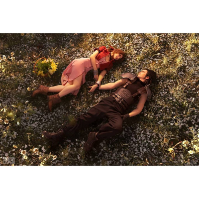 Невероятный косплей Аэрис и Зака из Final Fantasy VII