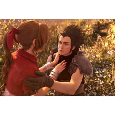 Невероятный косплей Аэрис и Зака из Final Fantasy VII