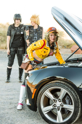 Косплей Final Fantasy штурмует дорогу