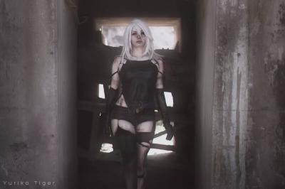 Видео с косплеем Nier: Automata имеет несколько концовок