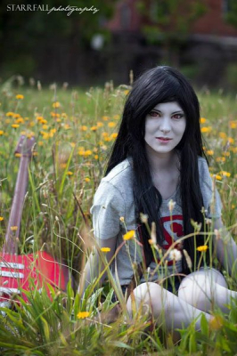 Красивый косплей Марселин из «Времени приключений»