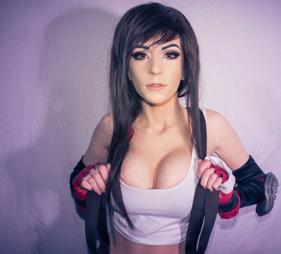 Даниэлла Бьюли и её сексуальный косплей Эш из Лиги Легенд