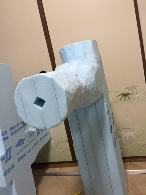 Костюм создать легко, в отличии от реквезита…