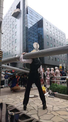 Костюм создать легко, в отличии от реквезита…