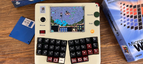 Энтузиаст собрал портативный игровой ПК на Windows 98 с процессором Intel Pentium – на нем даже можно играть в Age of Empires и StarCraft
