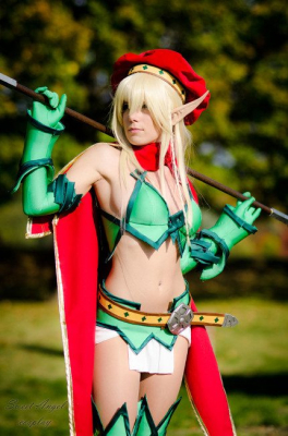 Косплей боевого инструктора Аллейн из «Queen’s Blade»