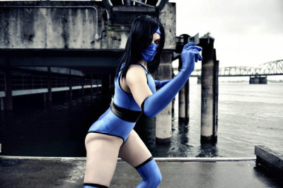 Убийственный косплей Китаны из Mortal Combat