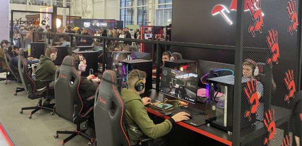 
                    Как идут дела на российском рынке игровых девайсов? Выясняем вместе с легендарным производителем Bloody
                