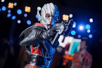 Один косплеер делает реальными игры Bioware, Souls и Witcher