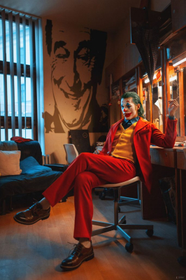 Косплей улыбающегося Джокера