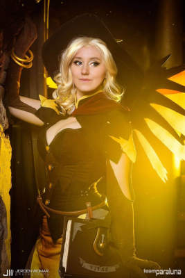 Время опустить оружие с новым косплеем Overwatch Время опустить оружие с новым косплеем Overwatch