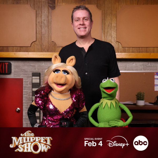 
                Ответный визит: Джефф Кили посетит шоу &laquo;Маппеты&raquo;. Его фото с мисс Пигги спровоцировала волну странного контента
            