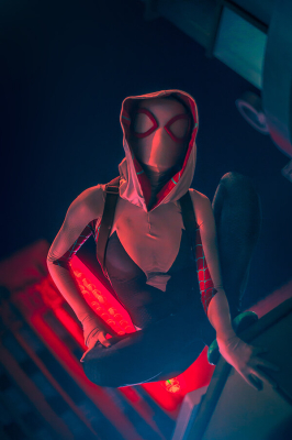 Косплей на Женщину-паука может все, что может оригинал