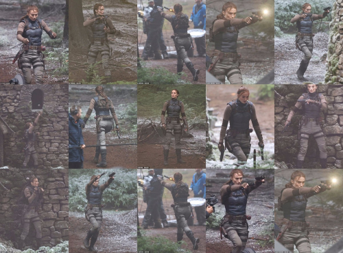 Софи Тернер стреляет из пистолетов и кидает гранату в видео со съмок сериала Tomb Raider