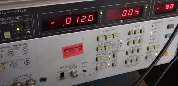 
                &laquo;Тони Старк собрал реактор в яме&raquo;. Блогер сделал оперативную память в сарае из &laquo;коробки с мусором&raquo;
            