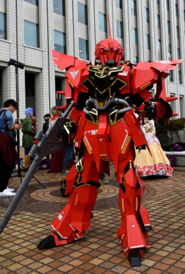 Наконец-то, действительно крутой косплей по Gundam