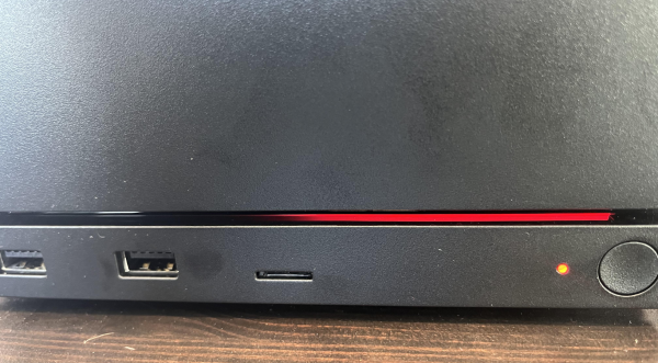
                Один из первых покупателей Steam Machine столкнулся с критическим дефектом. Его уже прозвали &laquo;красной полосой смерти&raquo;
            